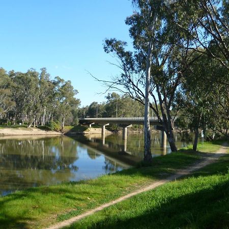 Birch Motel Tocumwal Bagian luar foto