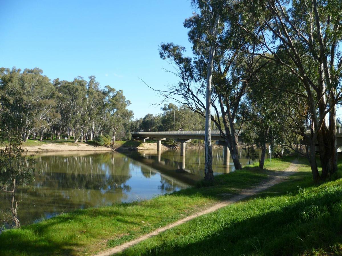 Birch Motel Tocumwal Bagian luar foto