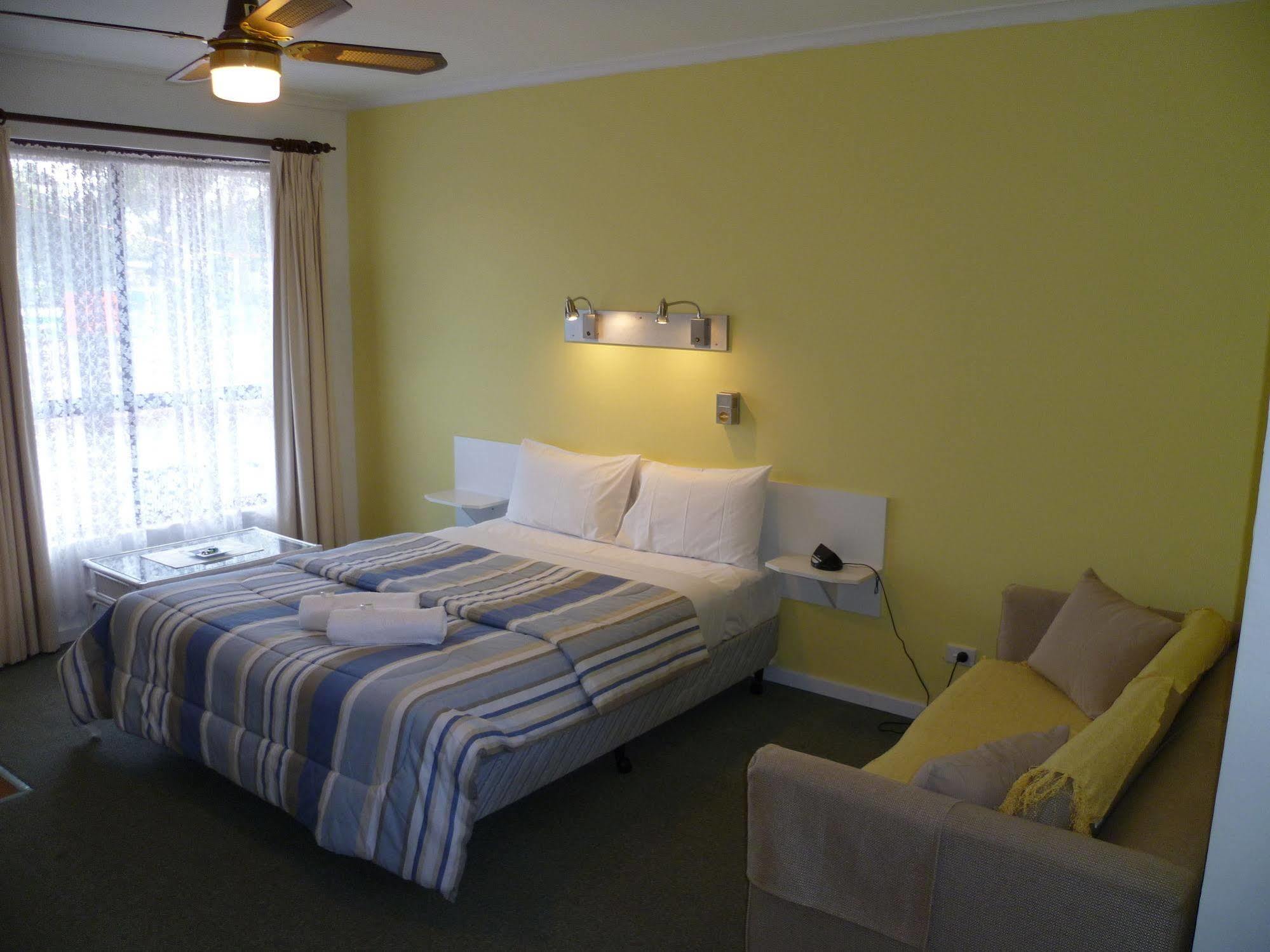 Birch Motel Tocumwal Previously Known As Kanimbla Motor Inn Bagian luar foto